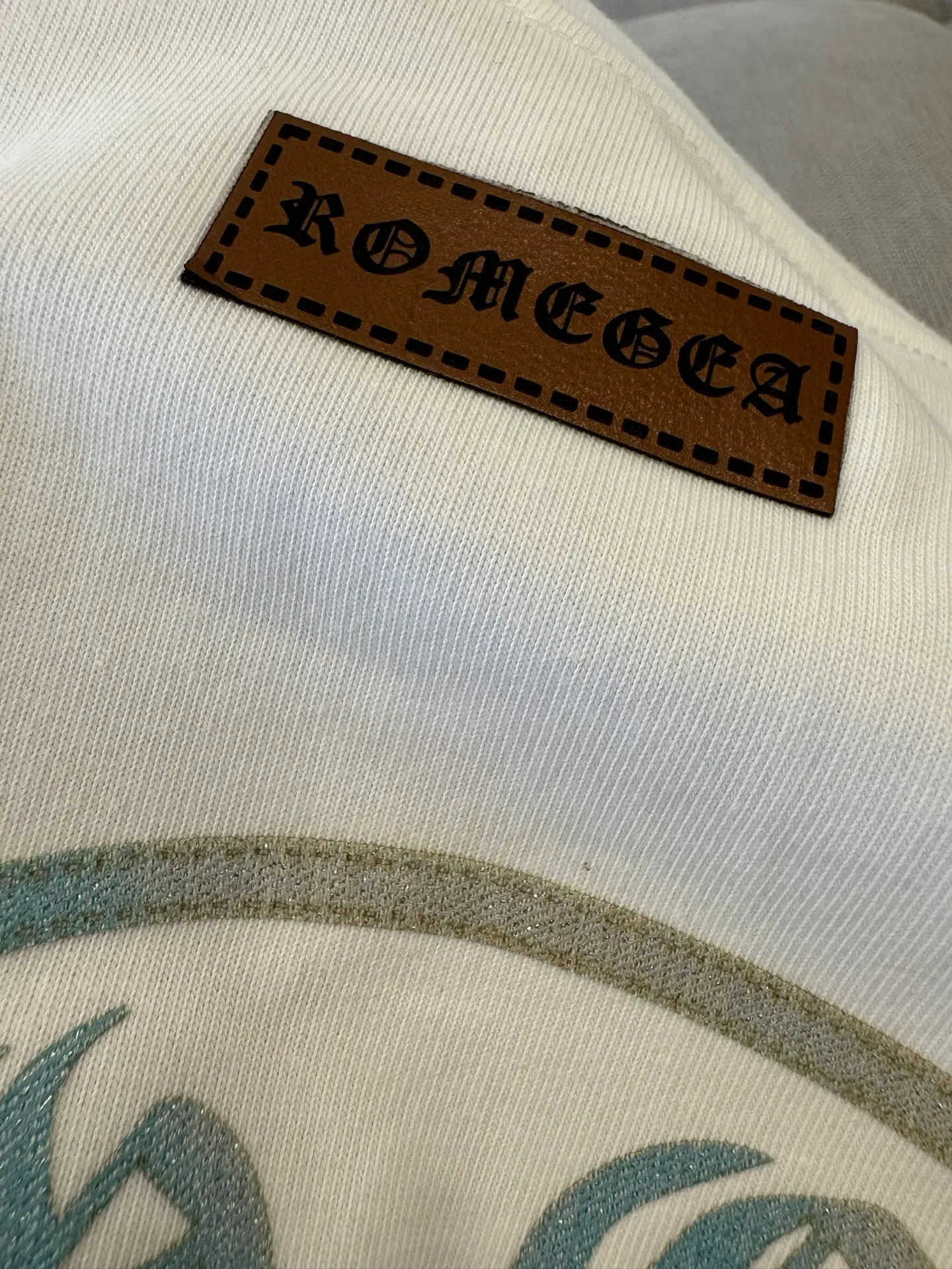 P180 Chrome Hearts unisex short-sleeved T-shirt, light luxury, customized cross logo stamp gradient process, 320g 100% double yarn pure cotton fabric, collar label, hangtag, main mark and three complete labels. Size: S M L XL
